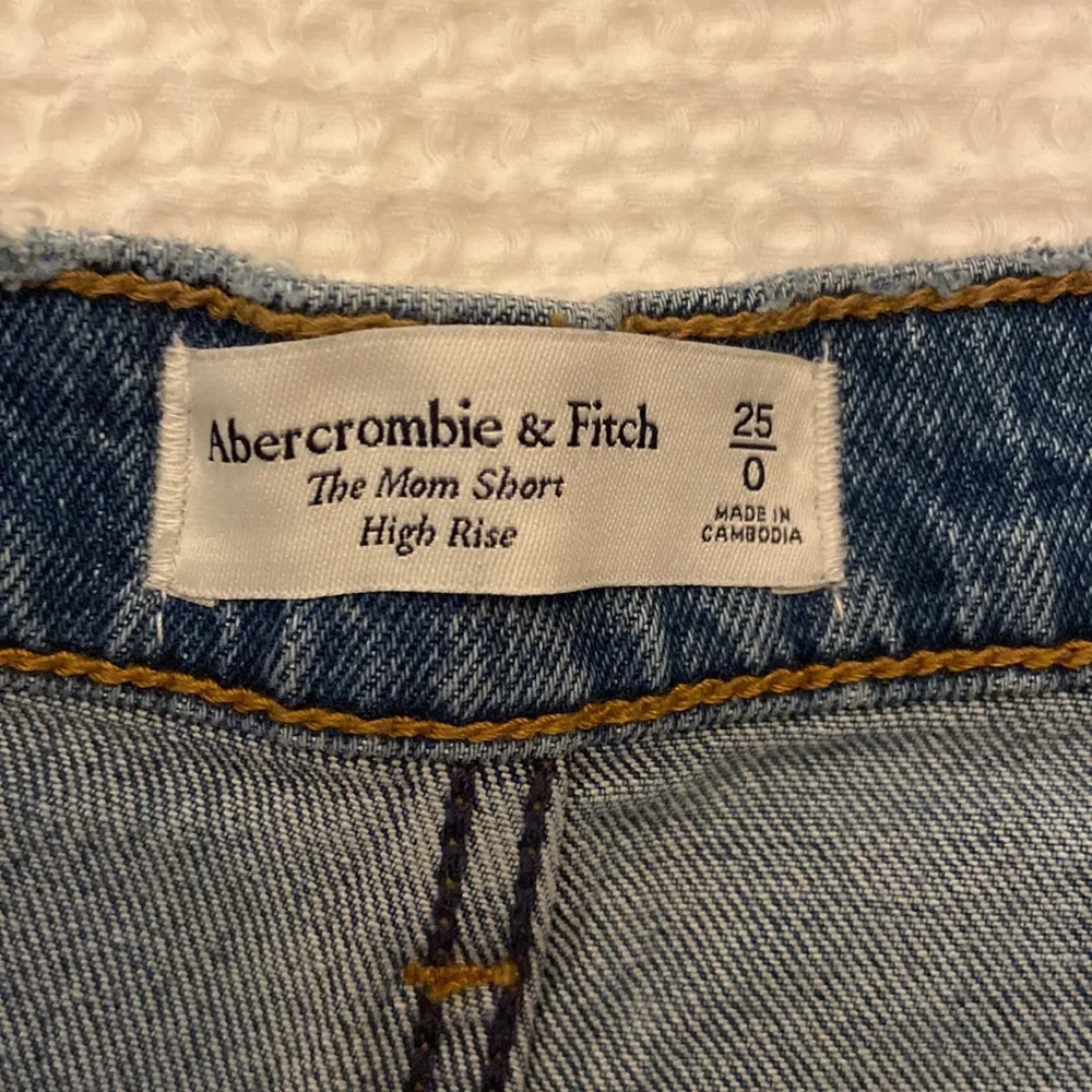 NWOT Mom Short High Rise - Picture 2 of 3